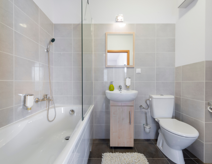 bathroom with tile and tub