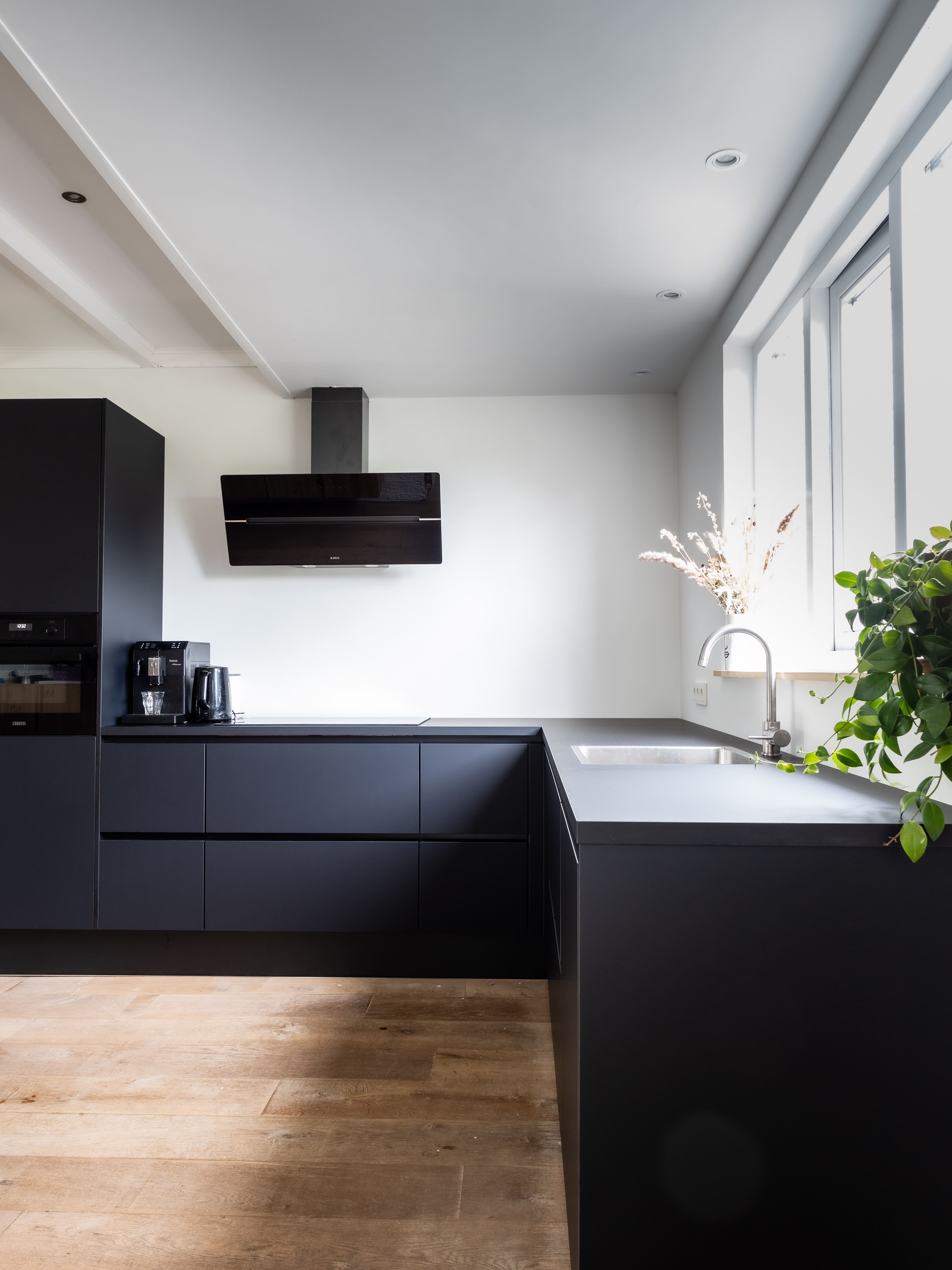 black matte kitchen with black cabinetry and countertops - photo by Unsplash